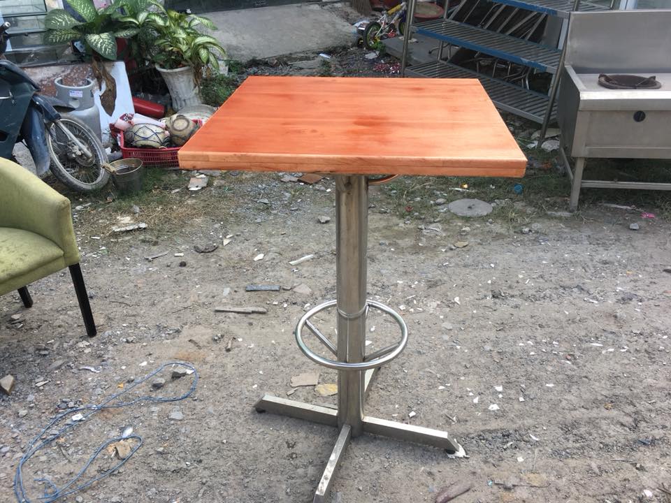 Bàn bar thanh lý 1 Bàn bar thanh lý